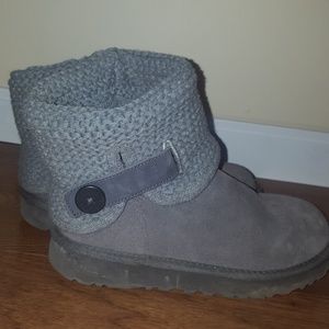 Shania Ugg's